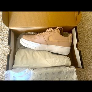 Nike new never used snickers size 8